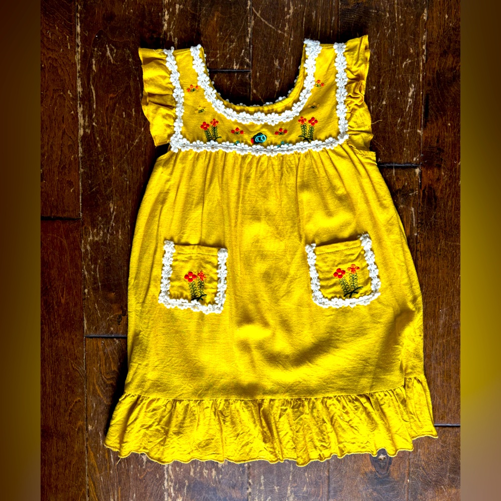 Dress size 130(size 6) embroidered flowers